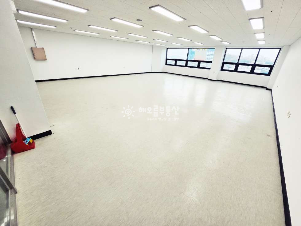 강원 원주시 반곡동 혁신도시의 중심상가에 위치한 대로변 6층빌딩 임대 월세 매물번호 13382 사진 2