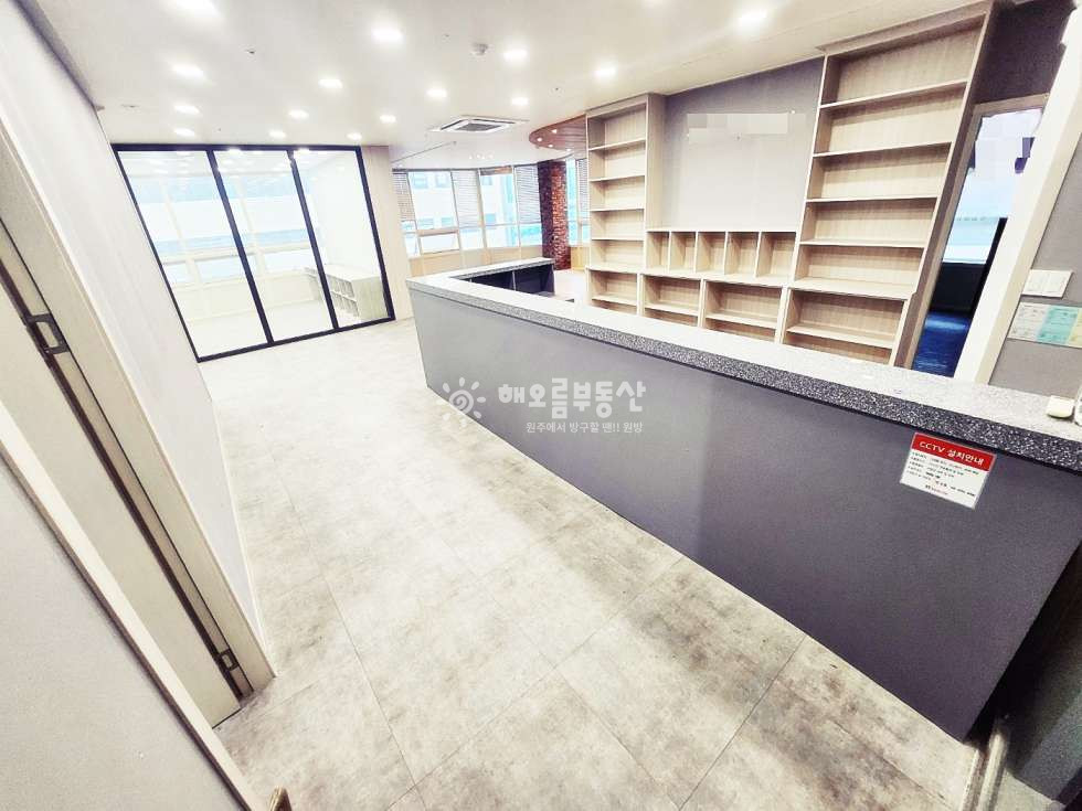 강원 원주시 반곡동 반곡동 회전교차로 사거리 대로변 위치한 인테리어 완료된 상가.사무실 임대 월세 매물번호 13237 사진 2