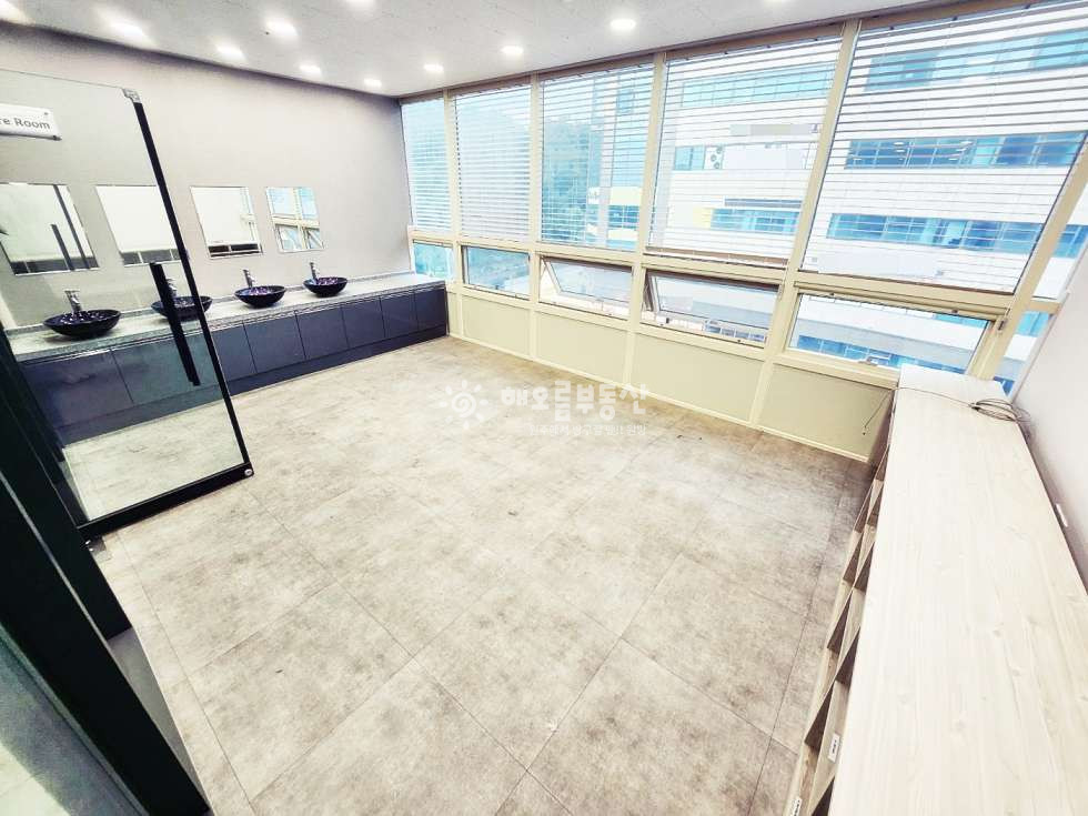 강원 원주시 반곡동 반곡동 회전교차로 사거리 대로변 위치한 인테리어 완료된 상가.사무실 임대 월세 매물번호 13237 사진 6
