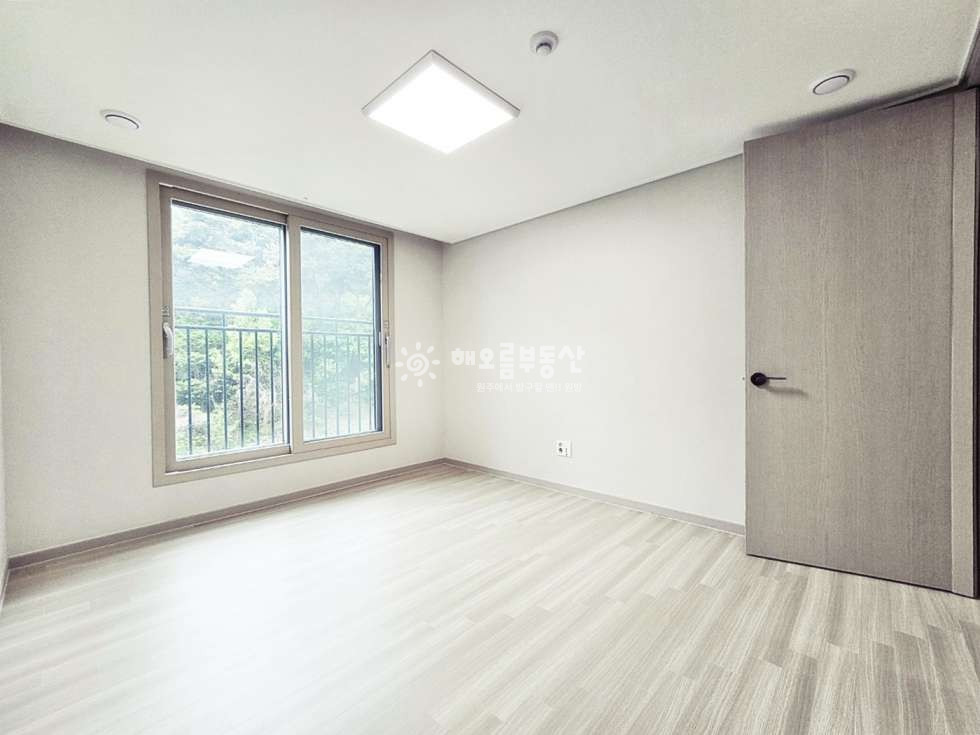 강원 원주시 관설동 1820 107동 회사보유분 l 대형평수 저렴 전세 l 보증보험가능 l 초록 숲뷰~ 전세 매물번호 16661 사진 13