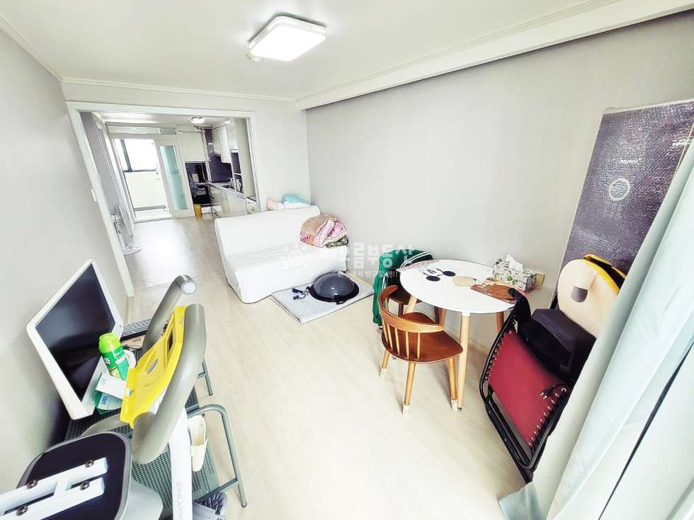 강원 원주시 관설동 1713-1 601동 청솔6차 l 올리모델링 l 중문 O l 월세끼고매매 27.2 입주가능 협의 매매 매물번호 12059 사진 3