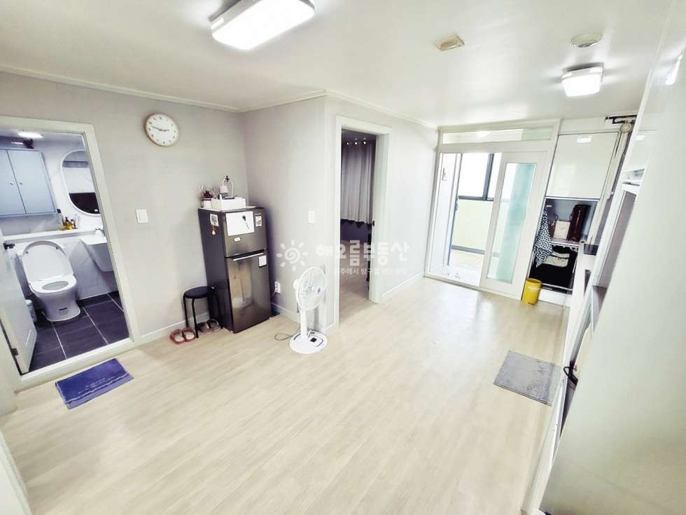 강원 원주시 관설동 1713-1 601동 청솔6차 l 올리모델링 l 중문 O l 월세끼고매매 27.2 입주가능 협의 매매 매물번호 12059 사진 9