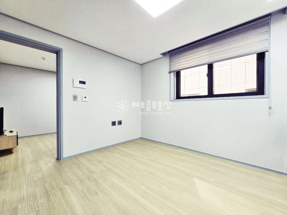 강원 원주시 반곡동 306-6 12월25일 . 건조기 . 신축 . 구조좋음 . 주차편리 월세 매물번호 17286 사진 3