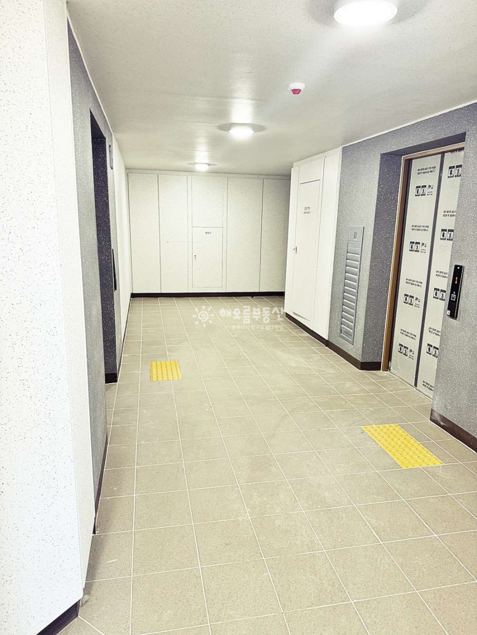 강원 원주시 관설동 1805 101동 반도유보라마크브릿지 l 층단독사용세대 l 백운산뻥뷰 l 에어컨4대.중문.식세기 매매 매물번호 16798 사진 2