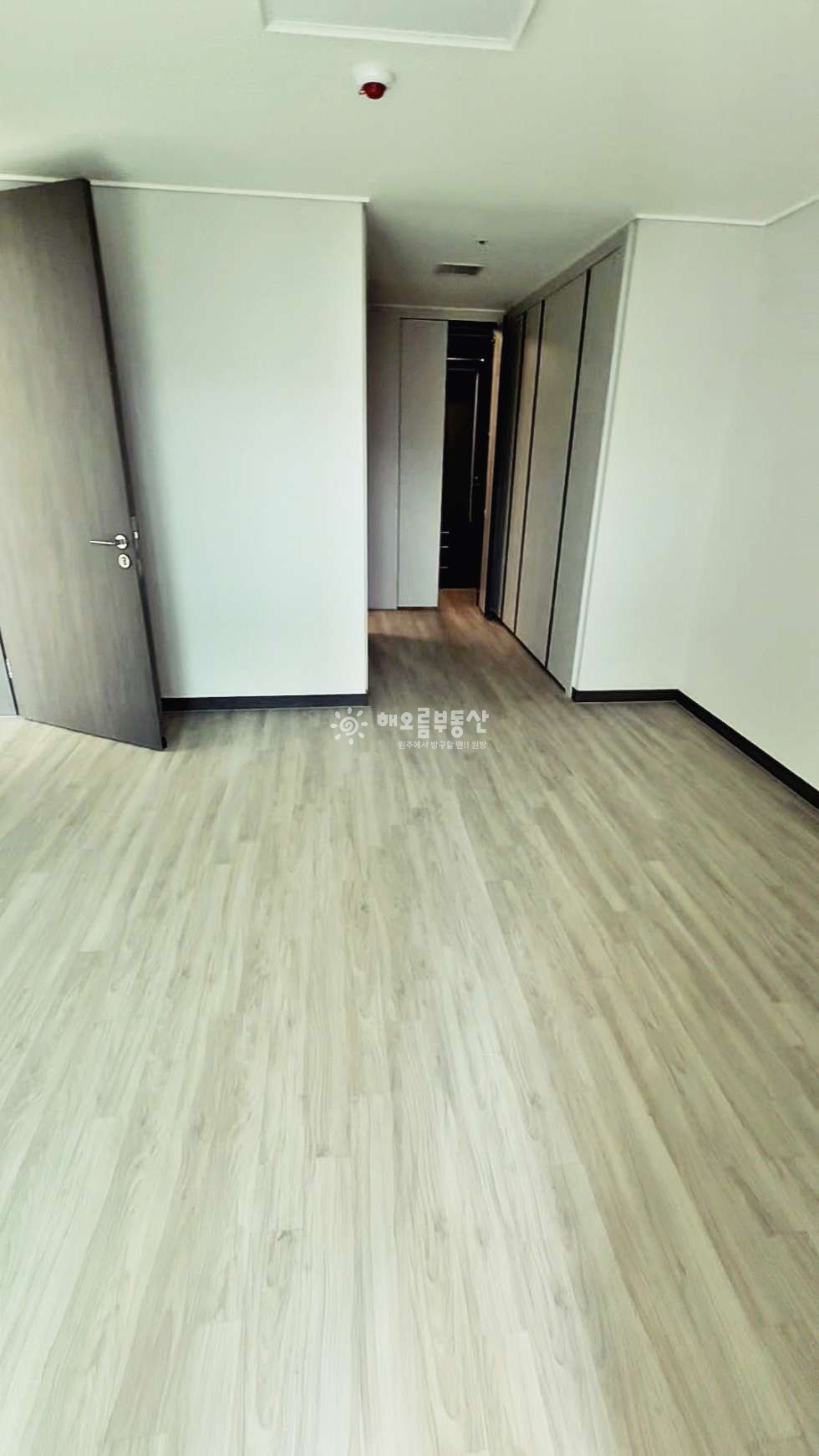 강원 원주시 관설동 1805 101동 반도유보라마크브릿지 l 층단독사용세대 l 백운산뻥뷰 l 에어컨4대.중문.식세기 매매 매물번호 16798 사진 6