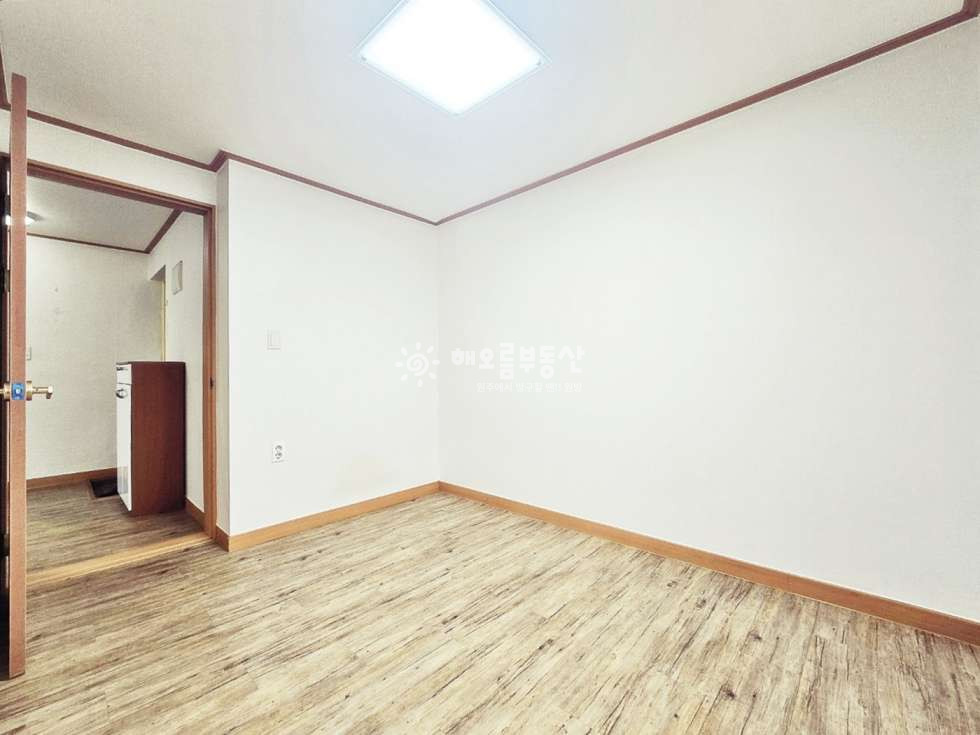 강원 원주시 관설동 1666-4 단기가능 . 투룸월세 . 편의시설 . 저렴한방 . 필로티주차장 월세 매물번호 16993 사진 7