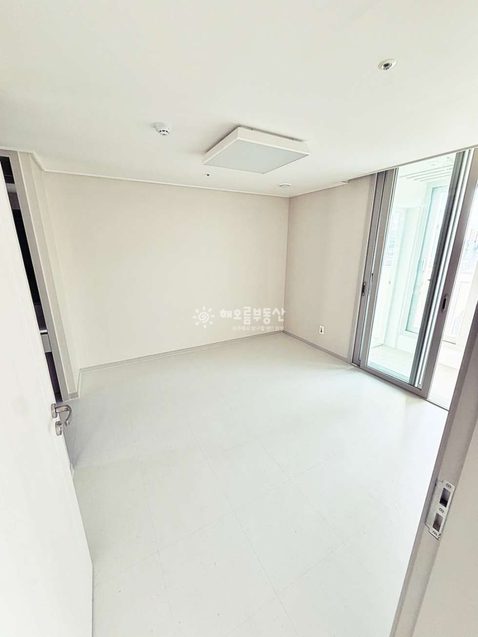 강원 원주시 지정면 가곡리 1461 322동 남향 로얄층 l 광폭거실 l 도배장판 후 첫입주 l 즉시입주 매매 매물번호 17499 사진 6
