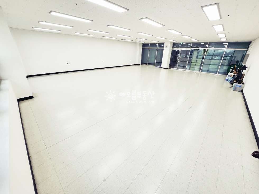 강원 원주시 반곡동 혁신도시의 중심상가에 위치한 대로변 6층빌딩 임대 월세 매물번호 13383 사진 1
