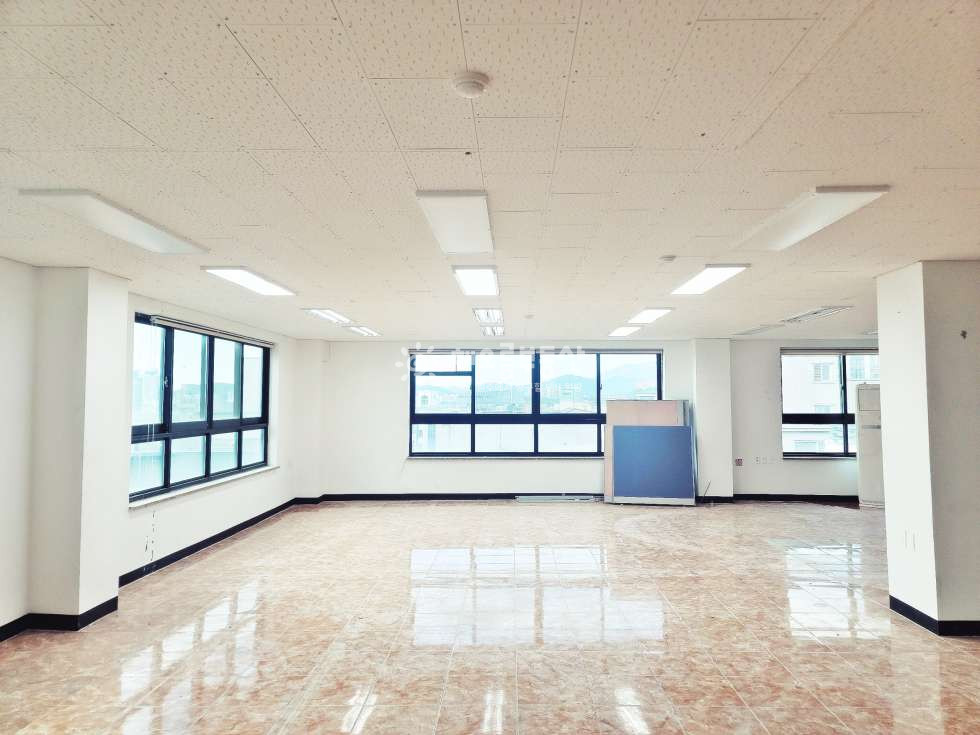 강원 원주시 관설동 사무실인테리어완비 냉난방기 3개 사용가능 대평평수 상가,사무실 월세 매물번호 13560 사진 1